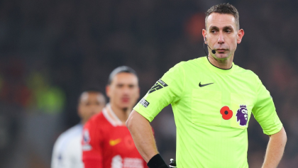 David Coote, ex árbitro de la Premier League, acusado de 'hacer una fotografía' indencente de un niño