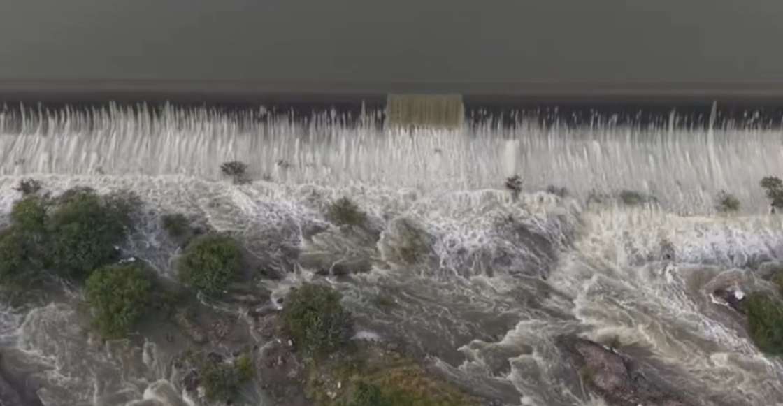 desborde-presa-centenario-provoca-inundacion-tequisquiapan-2