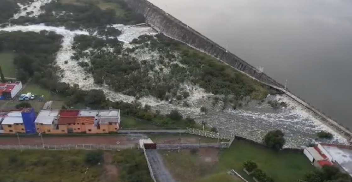 desborde-presa-centenario-provoca-inundacion-tequisquiapan