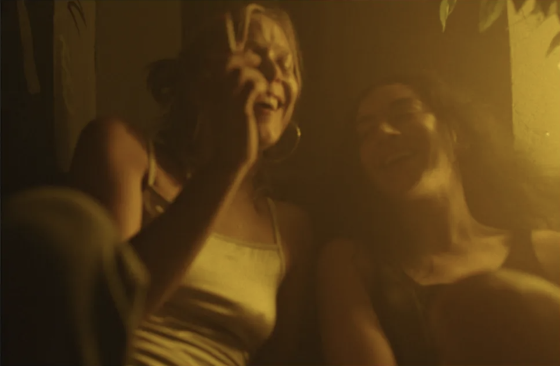 Imagen de 'Erupcja' con Lena Góra y Charli xcx