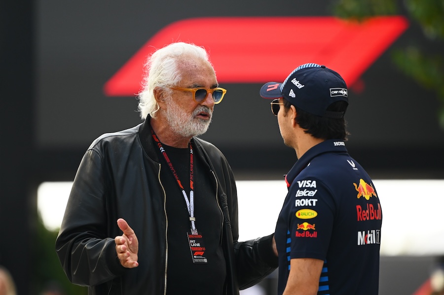 Checo Pérez y Flavio Briatore