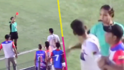 ¡Inaceptable! Futbolista colombiano golpea a árbitra por expulsarlo
