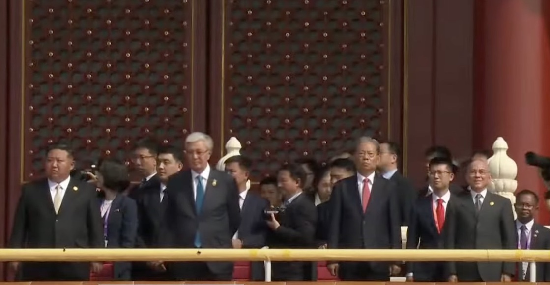 Kim Jong-un en DEsfile de la Victoria, China