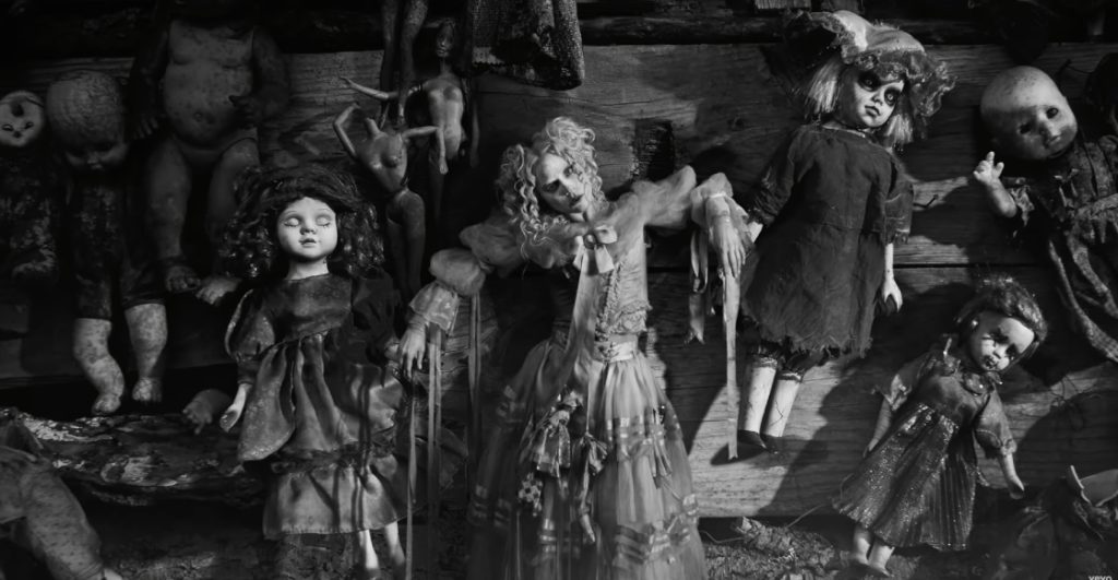 lady-gaga-tim-burton-video-musical-merlina-isla-munecas-xochimilco