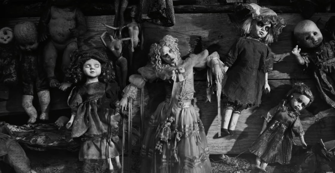 lady-gaga-tim-burton-video-musical-merlina-isla-munecas-xochimilco