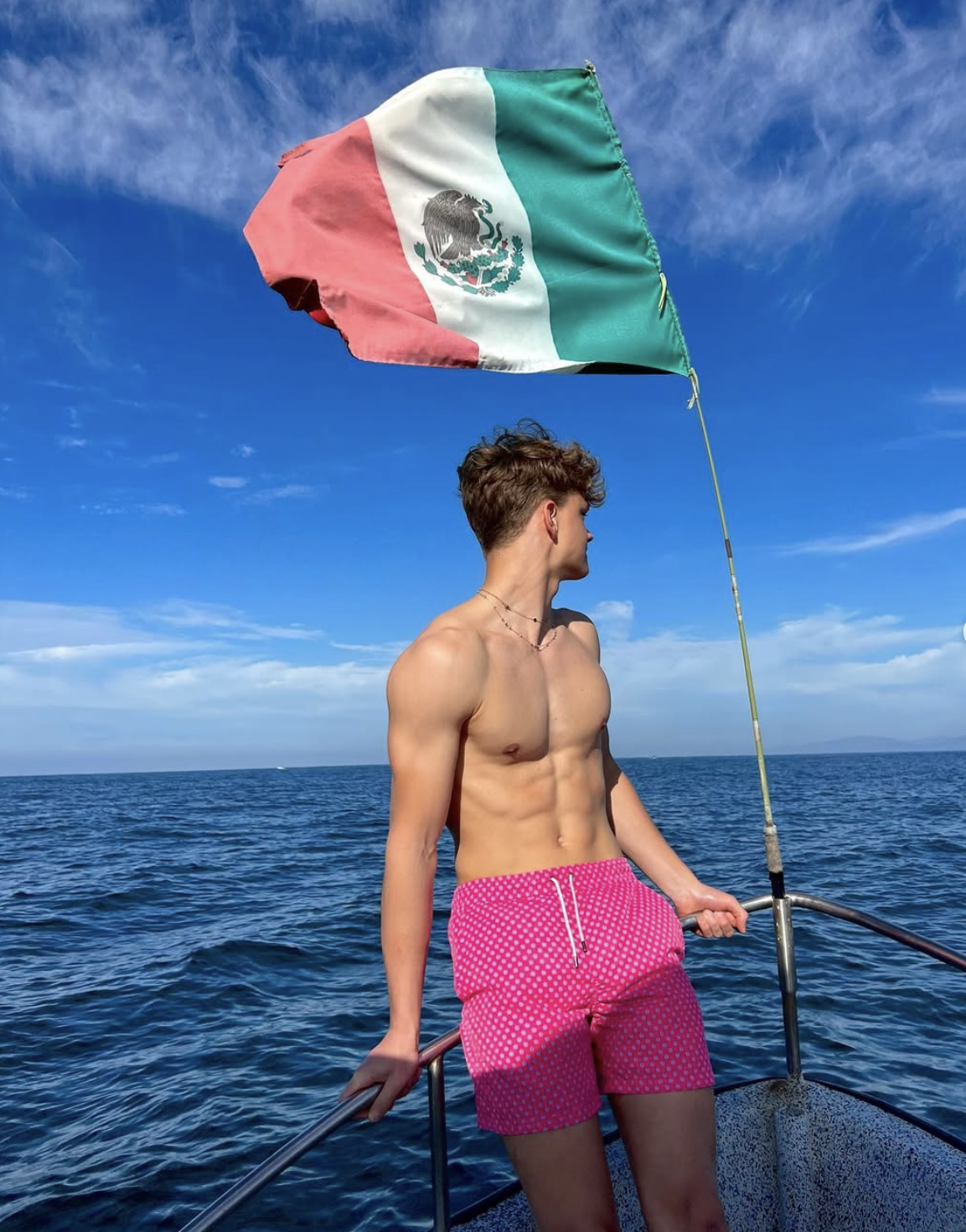 Paul Aron vacacionando en Puerto Escondido, México