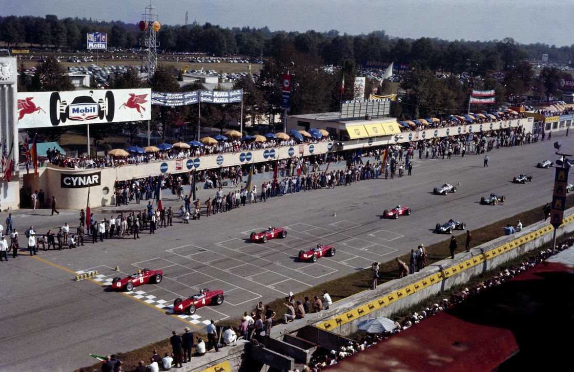 Ricardo Rodríguez (primera fila, a la derecha) largó segundo en Monza 