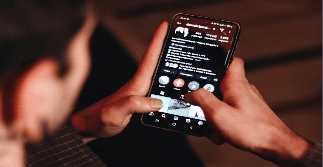 ¿Por qué cada vez subimos menos cosas a las redes sociales?