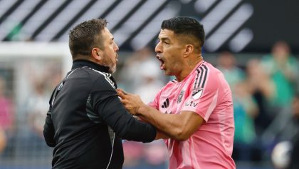 Luis Suárez se lleva una sanción a la altura del escupitajo que se aventó