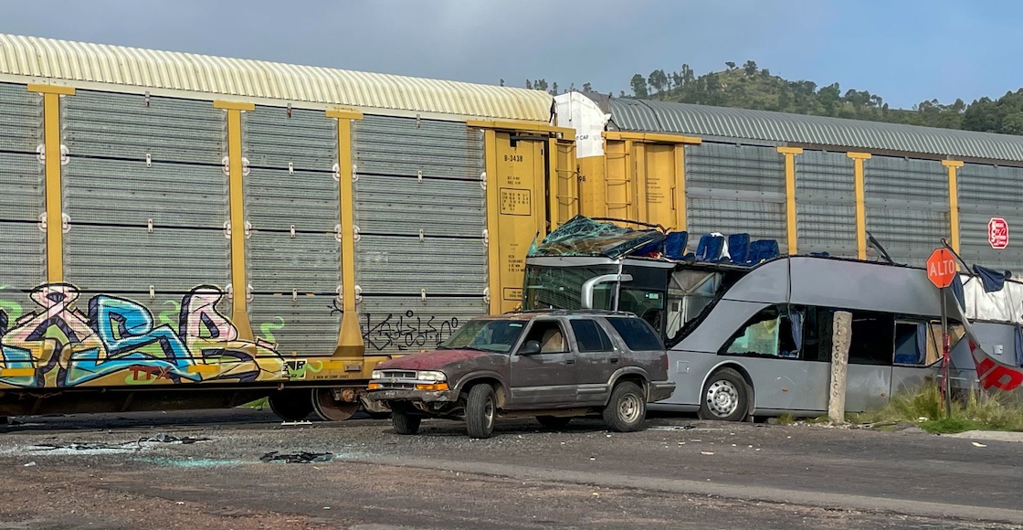 Tren choca camión en Atlacomulco