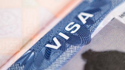 Visa Integrity Fee: Cómo está eso de la nueva tarifa para turistas mexas en Estados Unidos