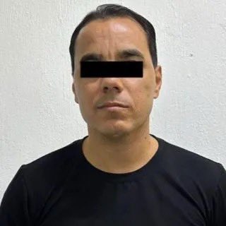 Detienen a Omar Bravo 