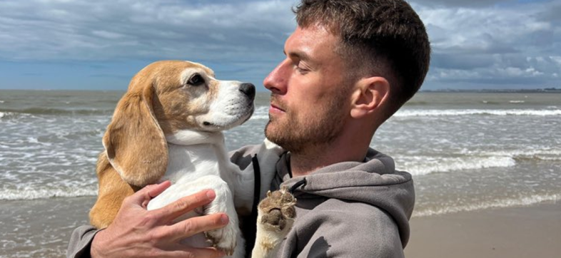Aaron Ramsey aumenta recompensa a $20,000 dólares para encontrar a su perrita