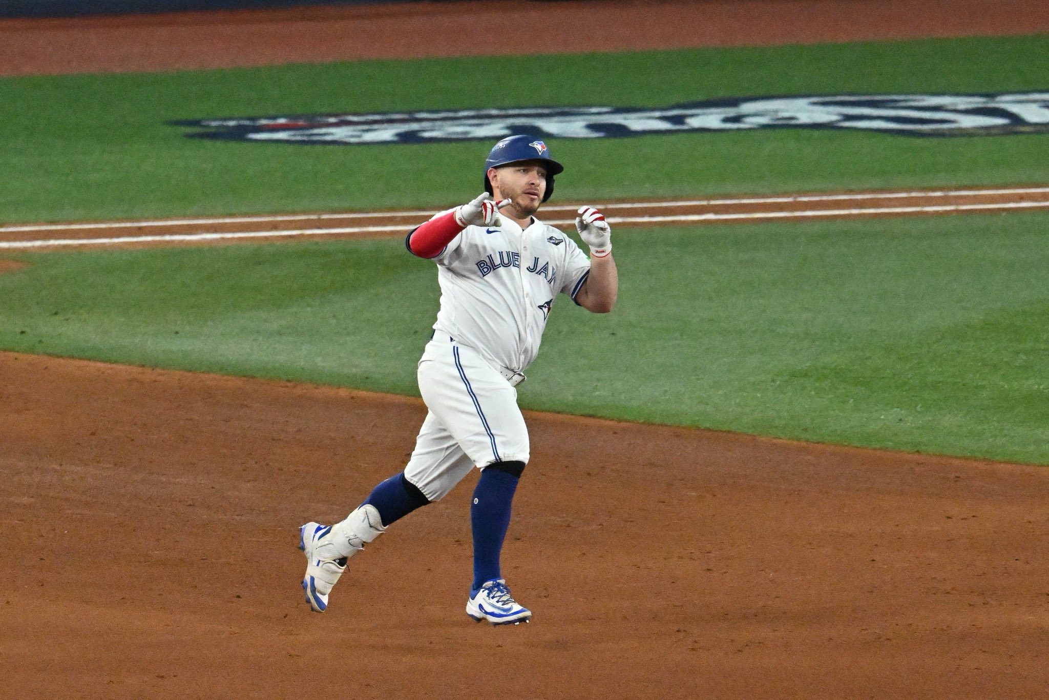 Alejandro Kirk, de las dudas por su físico a hacer historia en la Serie Mundial