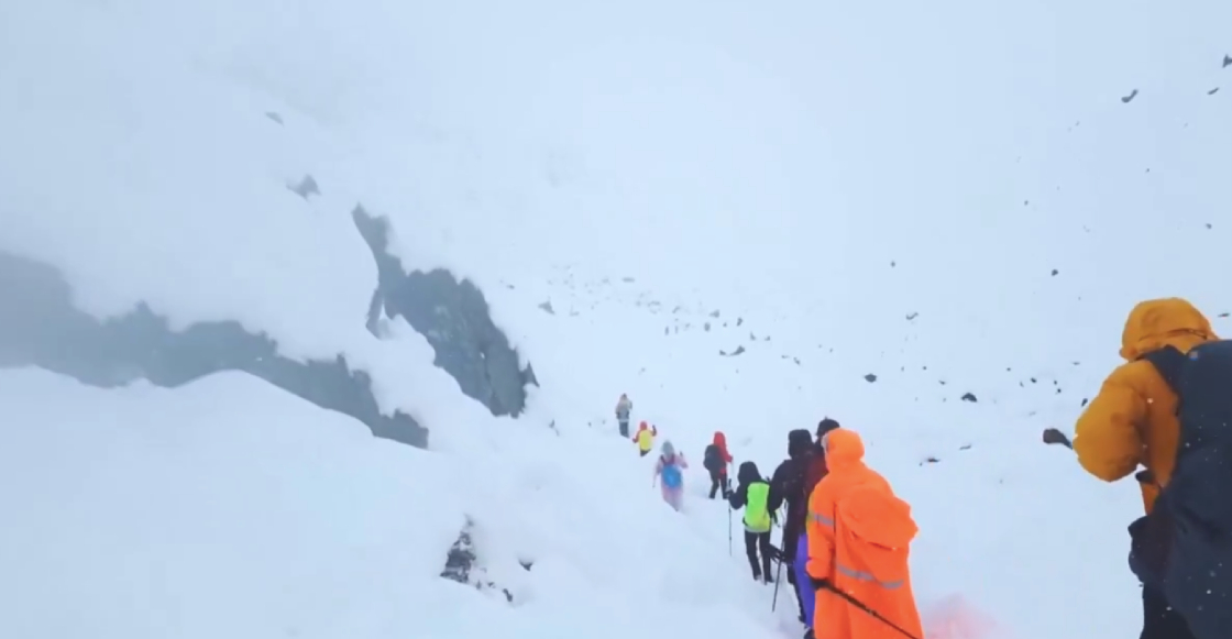 cientos-personas-atrapadas-monte-everest-tormenta-nieve-2