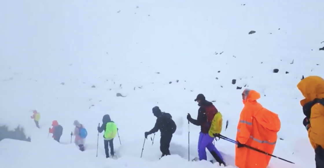 cientos-personas-atrapadas-monte-everest-tormenta-nieve-destacada