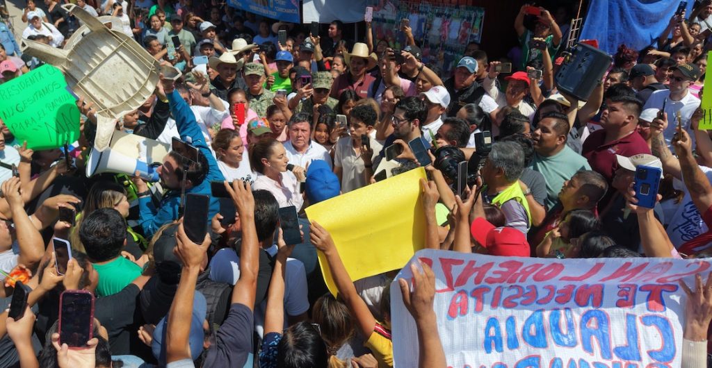 Claudia Sheinbaum en recorrido por zonas afectadas por inundaciones