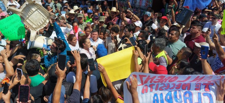 Claudia Sheinbaum en recorrido por zonas afectadas por inundaciones