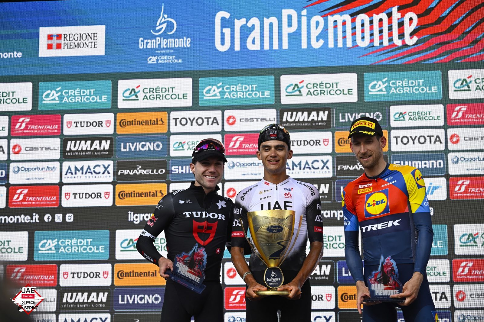 Isaac del Toro llega solito a la meta y conquista el Gran Piemonte