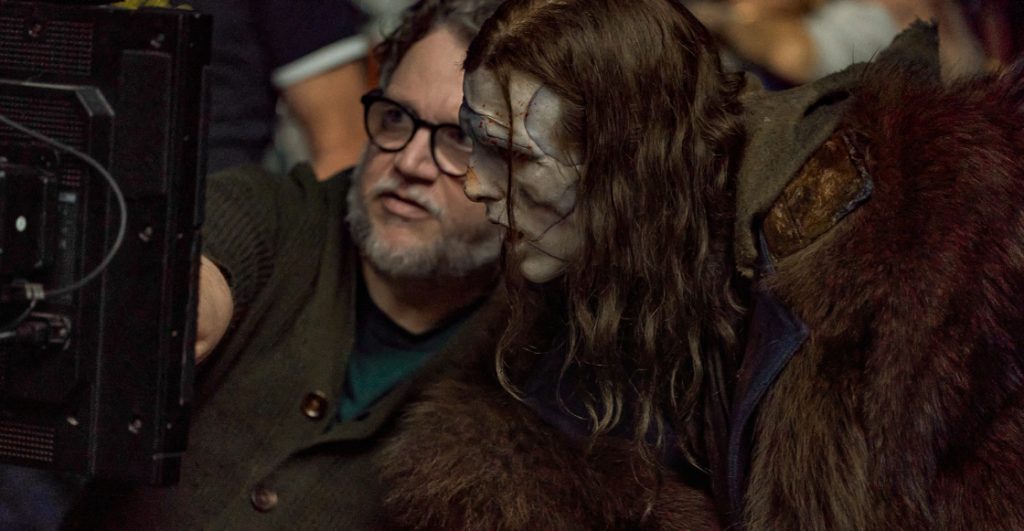 Jacob Elordi caracterizado como La Criatura en el set de Frankenstein, de Guillermo del Toro