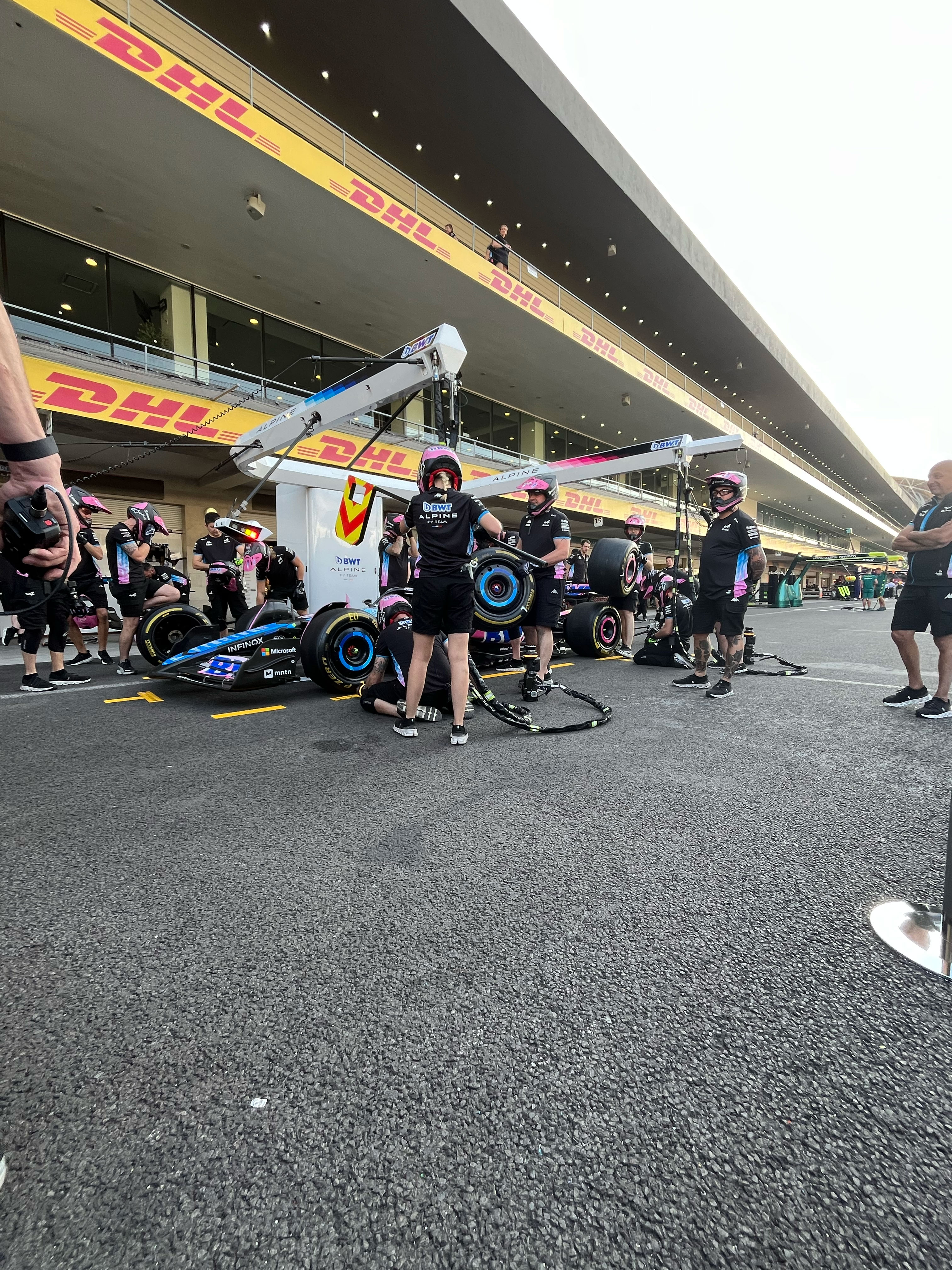 Entrenamiento de mecánicos en el pit lane walk del GP de México