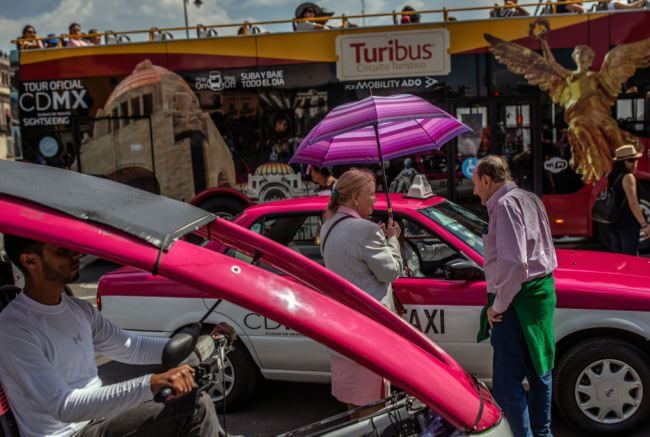 Adiós a los Tsurus: De cómo se reemplazarán los taxis viejos en la CDMX