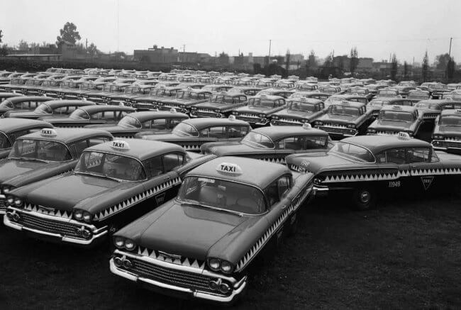 Adiós a los Tsurus: De cómo se reemplazarán los taxis viejos en la CDMX