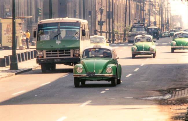 Adiós a los Tsurus: De cómo se reemplazarán los taxis viejos en la CDMX