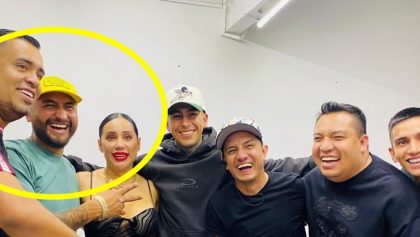 Sandra Cuevas junto al líder de La Chokiza