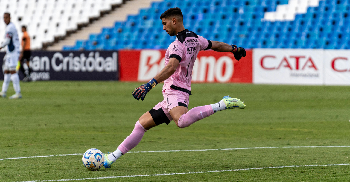 ‘Cronómetro’ para saques de meta y de banda, y más reglas que llegarían al futbol
