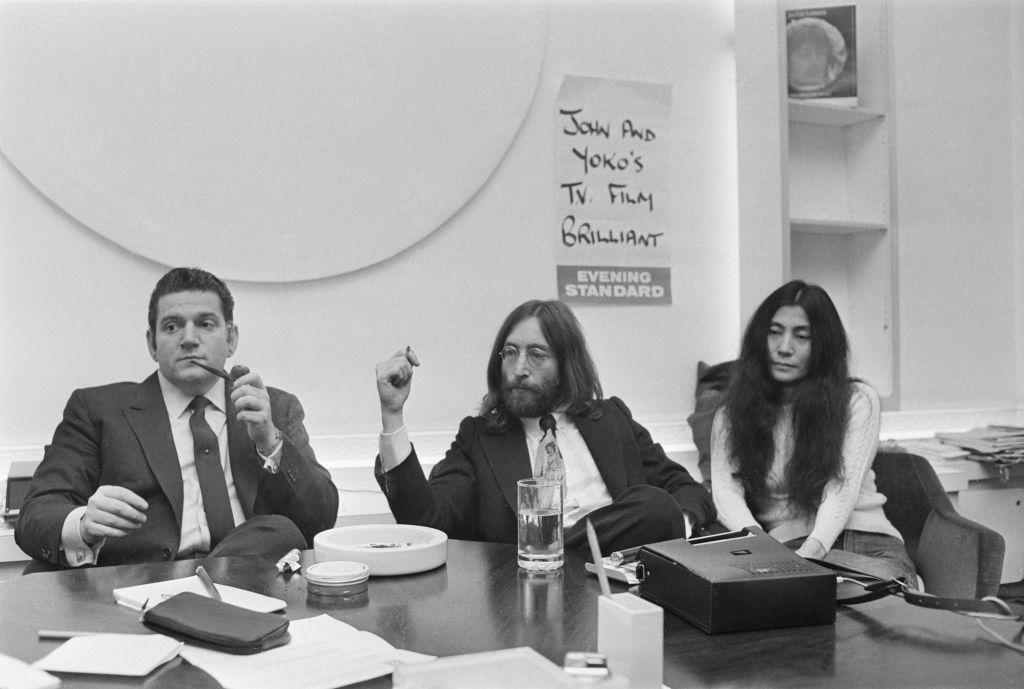 Allen Klein, John Lennon y Yoko Ono en 1969