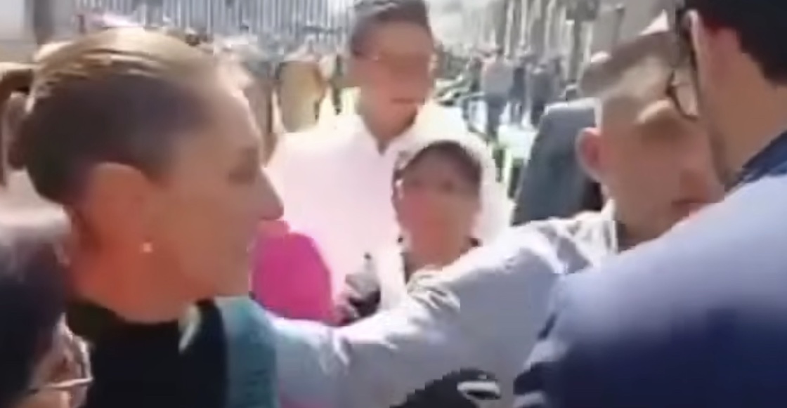 Presidenta Sheinbaum durante incidente afuera de Palacio Nacional