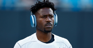 Antonio Brown detenido y acusado de intento de asesinato