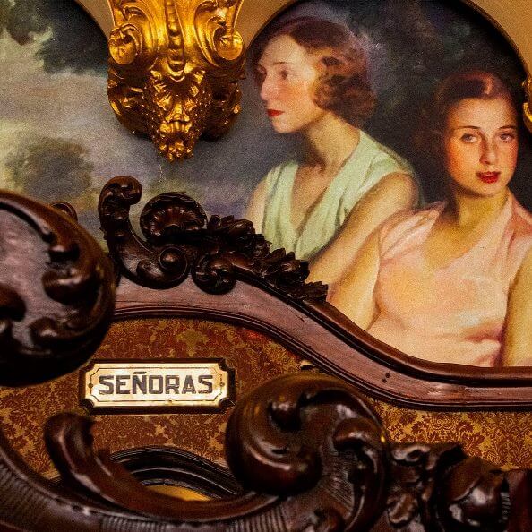 Balazos en el techo y buena comida: Bar La Ópera