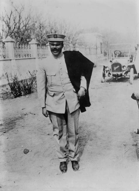 Balazos en el techo y buena comida: Bar La Ópera