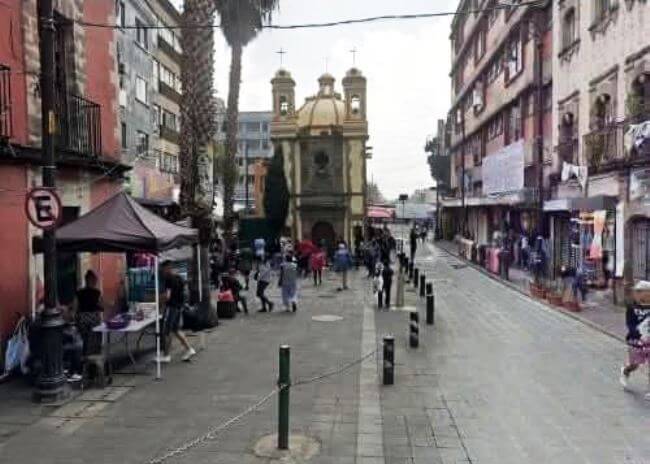 Diminuta, estrecha y en medio del tránsito: Así es la Capilla del Señor de la Humildad