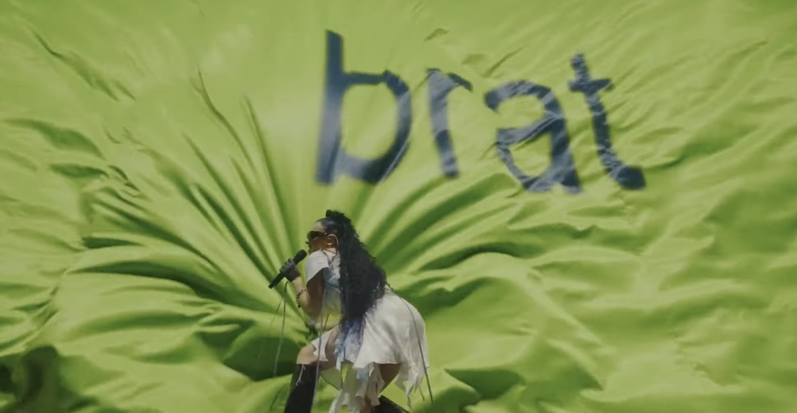 Charli XCX en The Moment