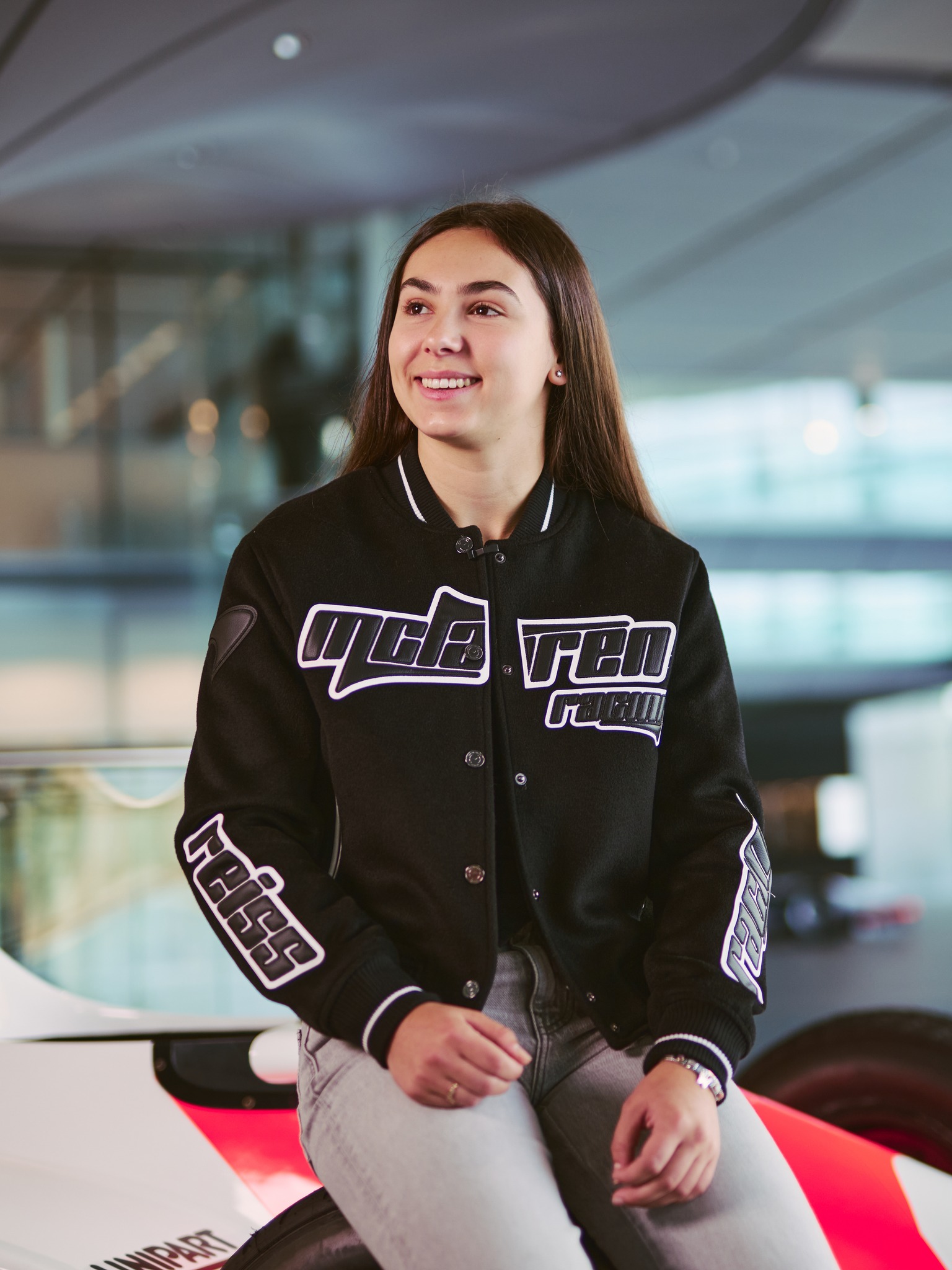 Ella Lloyd piloto de McLaren en F1 Academy