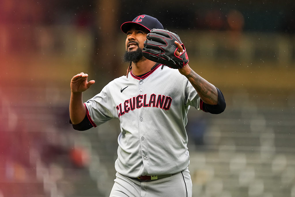 Emmanuel Clase termina arrestado por el FBI al bajar de avión por apuestas ilegales