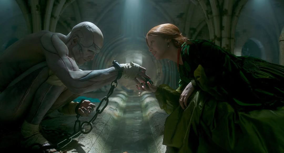 La Criatura de Frankenstein con Elizabeth