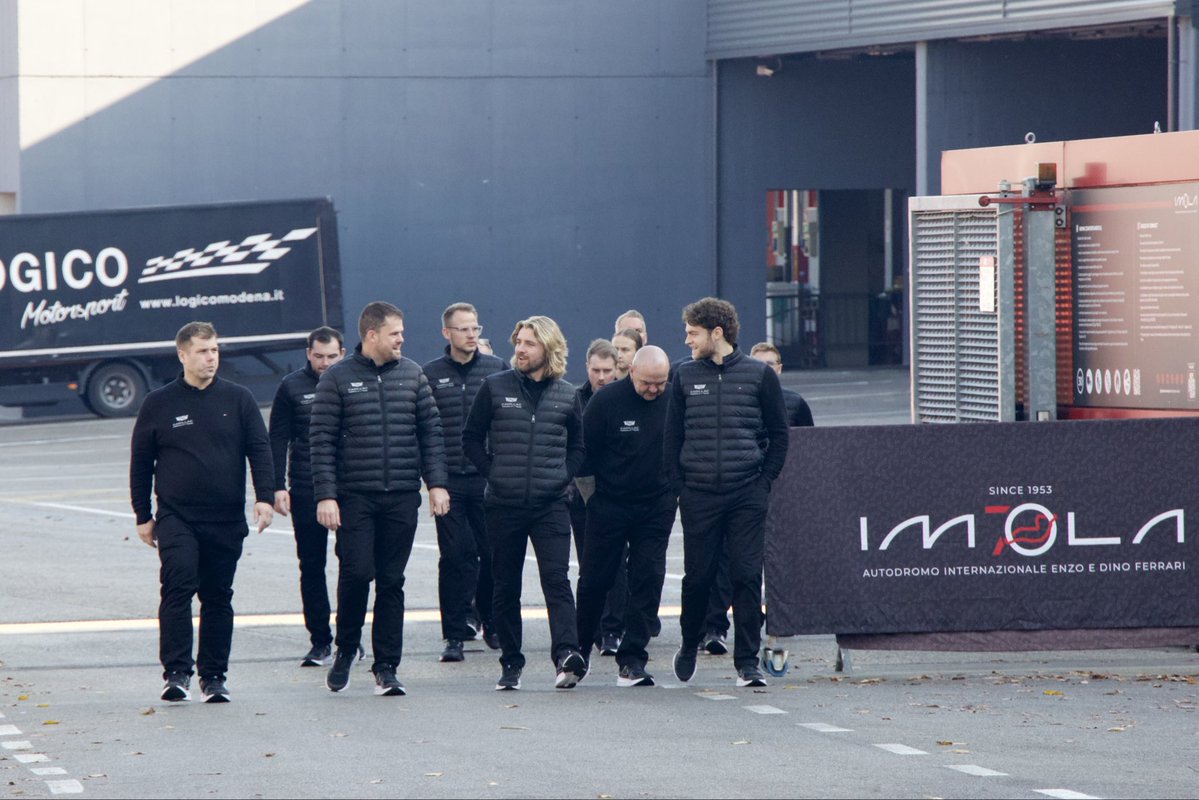 Parte del equipo Cadillac en Imola