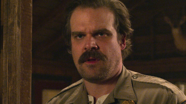 Millie Bobby Brown habría acusado a David Harbour de acoso e intimidación