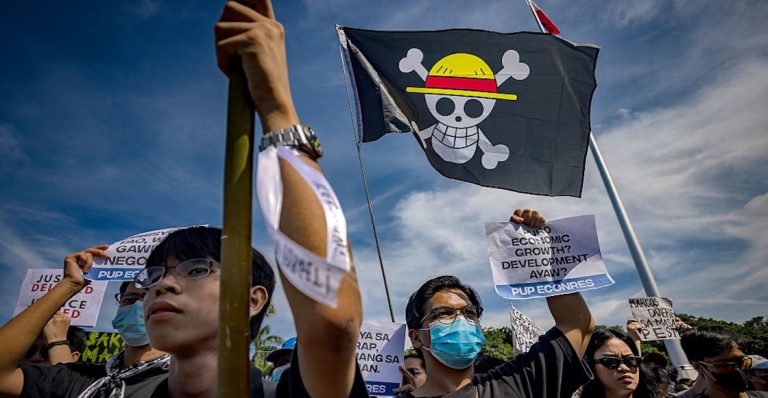 De Indonesia a Perú: Por qué la generación Z usa bandera de 'One Piece' para protestas