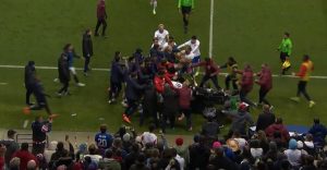 pelea-campal-partido-entre-jugadores-estados-unidos-paraguay