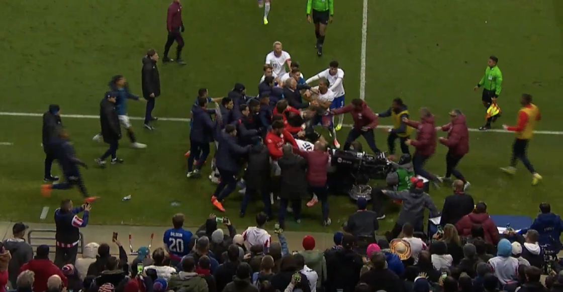 pelea-campal-partido-entre-jugadores-estados-unidos-paraguay