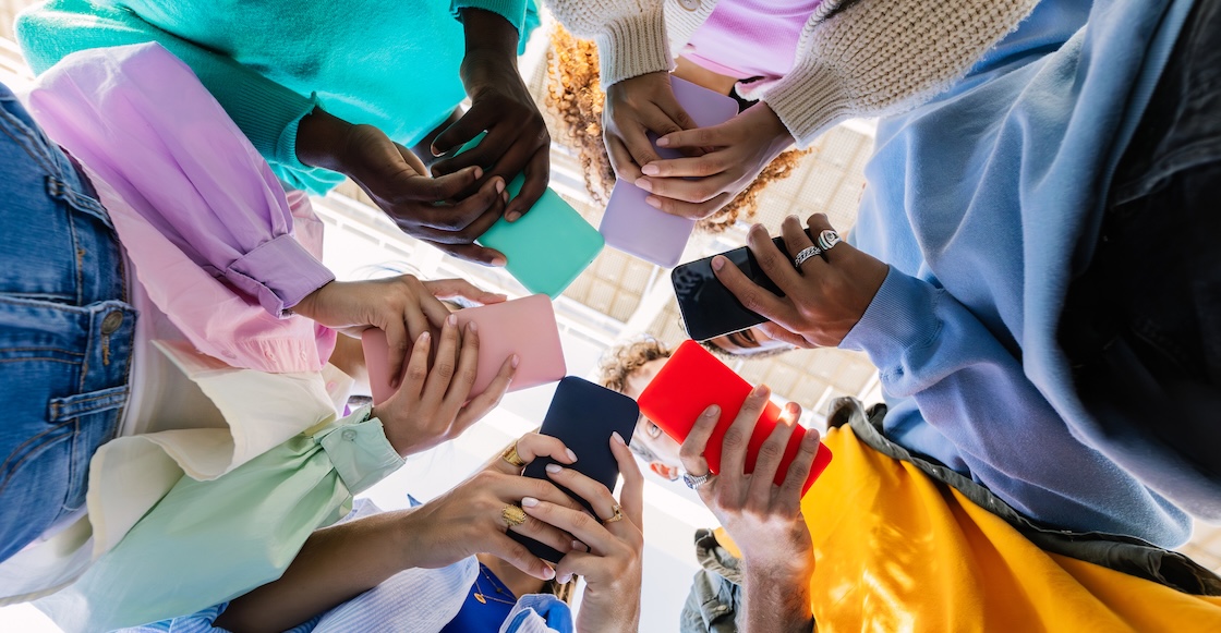 Parasocial: Una experta nos ayuda a entender una de las palabras del año 2025