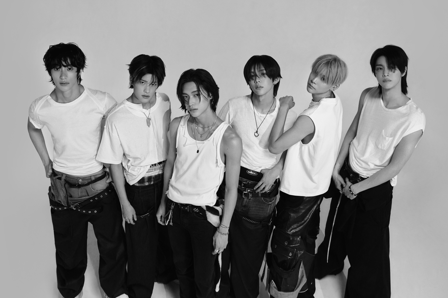 RIIZE foto blanco y negro 2025 