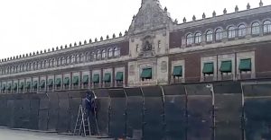 Vallas en Palacio Nacional