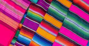 ¿Frío? Abrígate con la fascinante historia de los sarapes en México