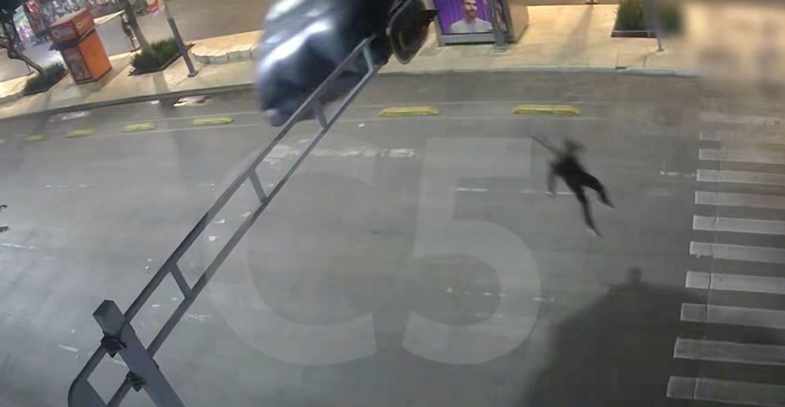 paracaidista-atorado-semaforo-centro-historico-cdmx